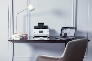 ADS-2700W-desktop-scanner-small-office-situ - Copia