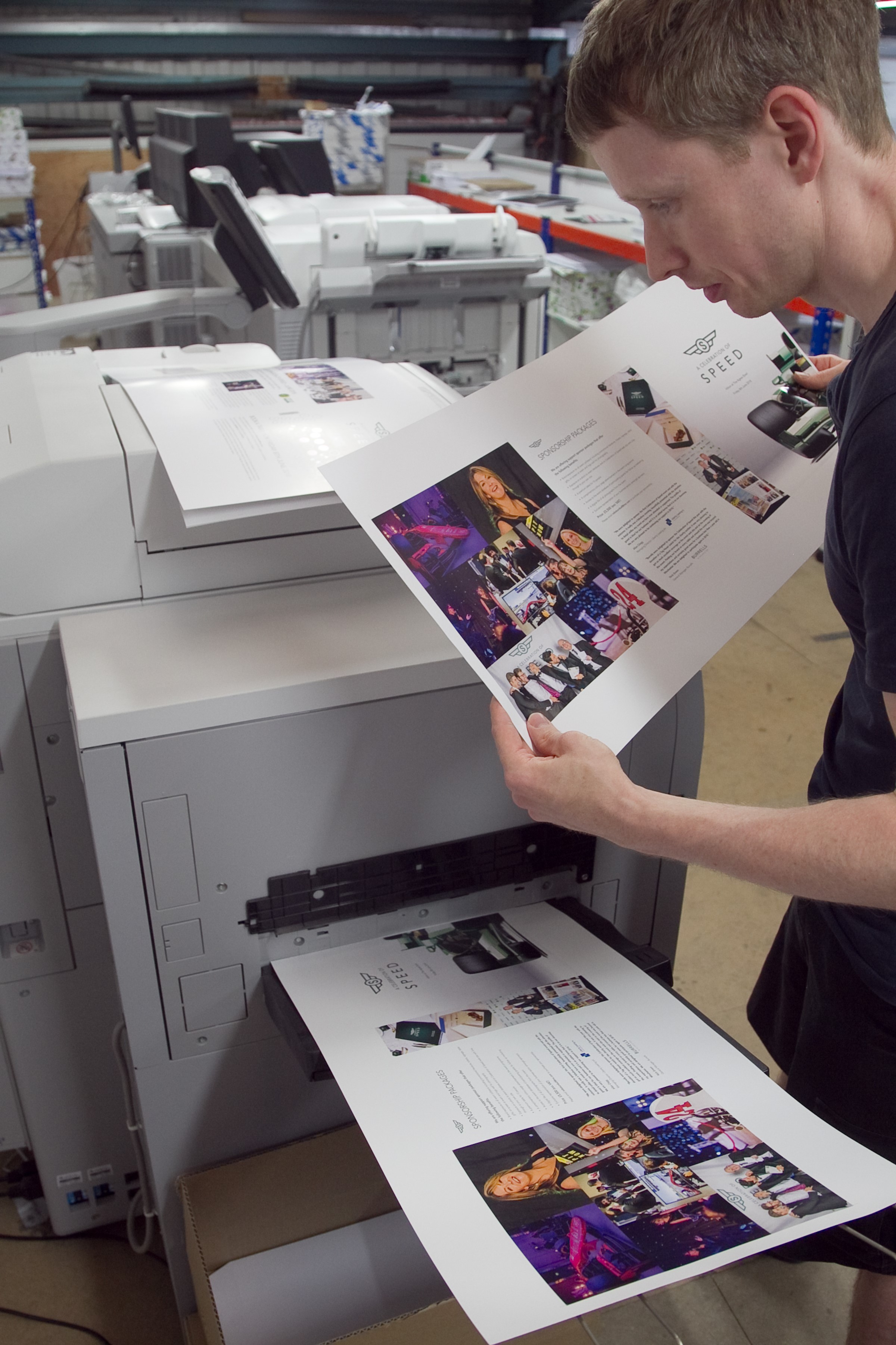 Цифровая печать типография. Цифровая печать процесс. Цифровая печать процесс. Офсетная печать типография. Цифровая печать.