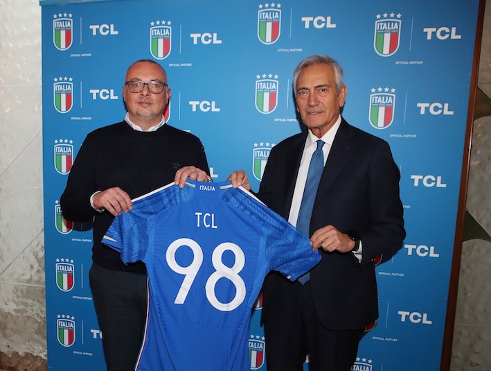 TCL is the official partner of Azzurri di calcio