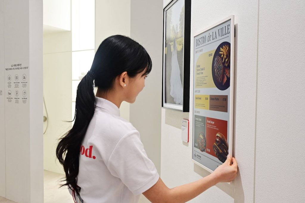 LG E-Paper Display: il digital signage sostenibile del futuro LG E-Paper Display