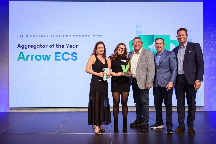 Arrow Electronis nominata Veeam EMEA Aggregator of the Year Veeam Award-Arrow Electronics 2026