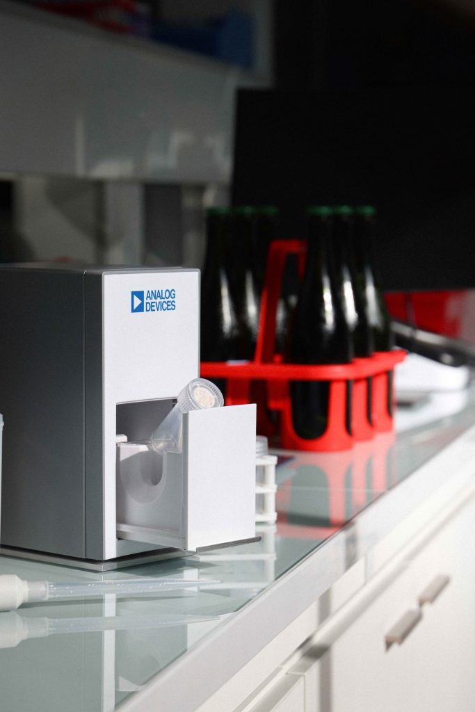 Intelligenza artificiale: ADI innova la produzione vinicola Analog Devices-intelligenza artificiale