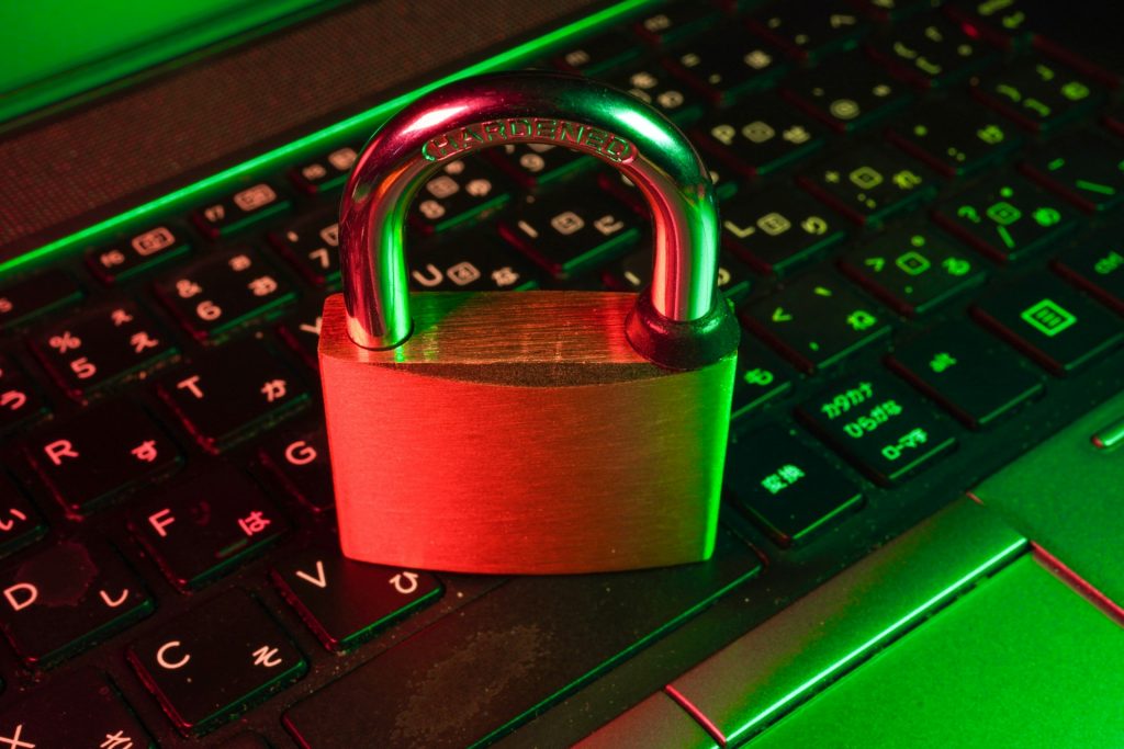 Sicurezza informatica nei giochi online: minacce e difese di un settore sotto pressione